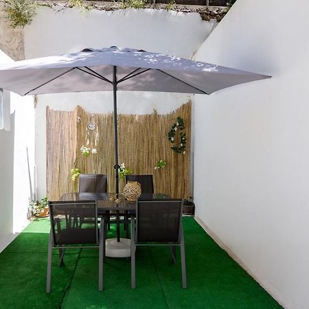 Beautiful And Spacious Apartment In Pagrati เอเธนส์ ภายนอก รูปภาพ