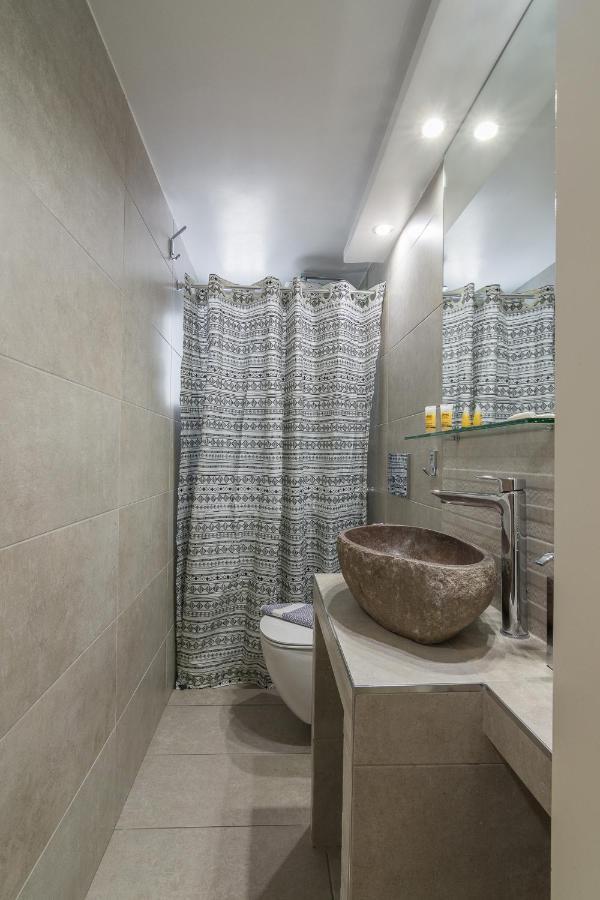 Beautiful And Spacious Apartment In Pagrati เอเธนส์ ภายนอก รูปภาพ