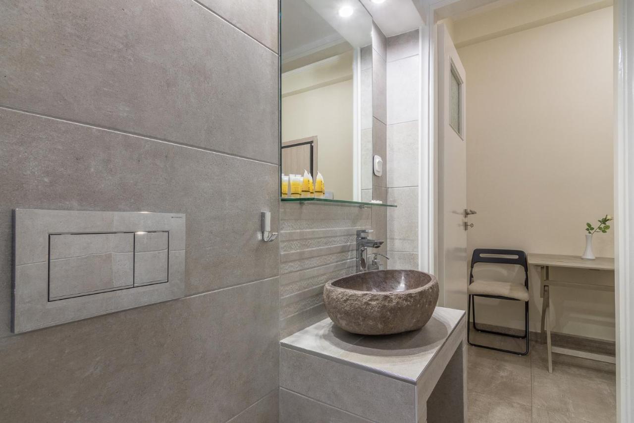Beautiful And Spacious Apartment In Pagrati เอเธนส์ ภายนอก รูปภาพ