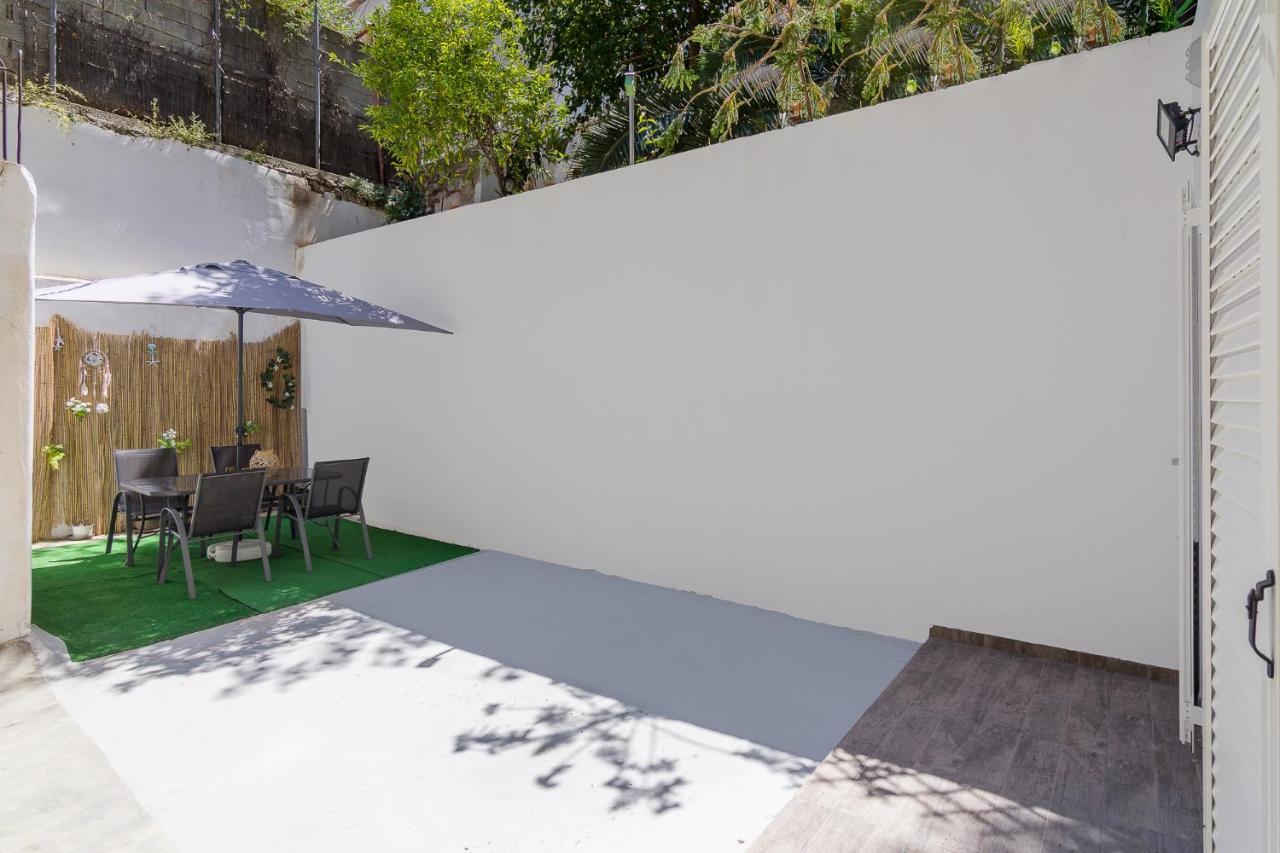 Beautiful And Spacious Apartment In Pagrati เอเธนส์ ภายนอก รูปภาพ