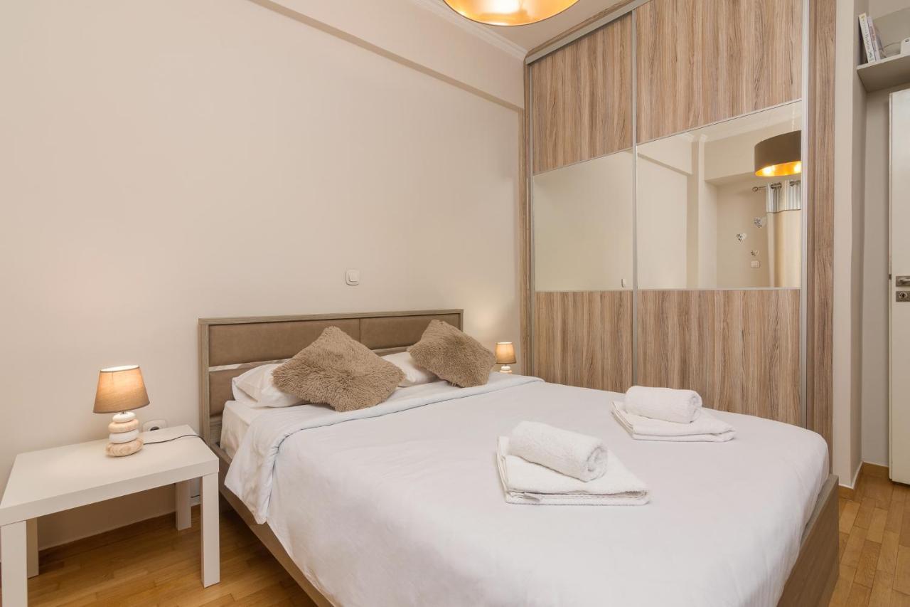 Beautiful And Spacious Apartment In Pagrati เอเธนส์ ภายนอก รูปภาพ