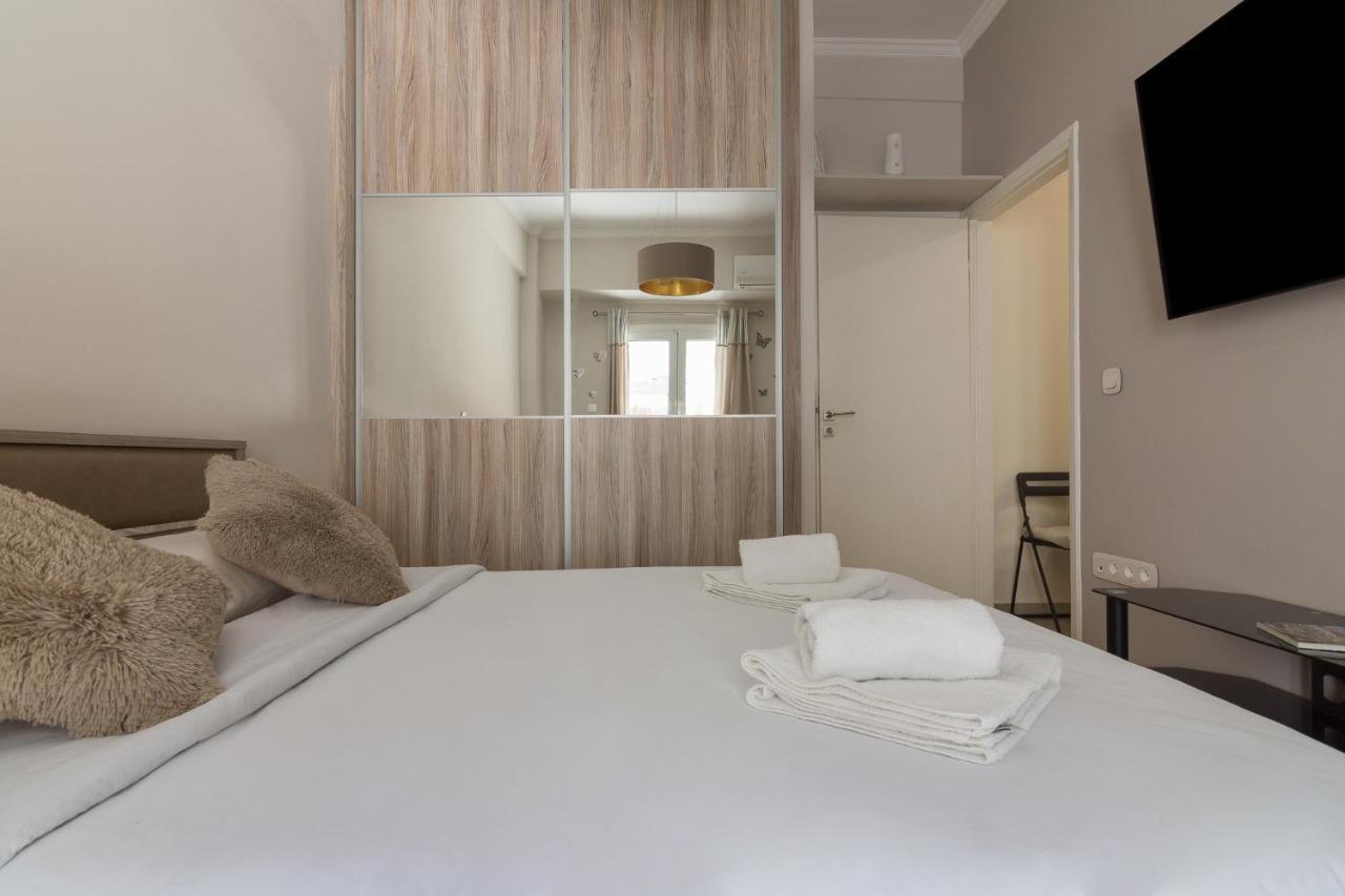 Beautiful And Spacious Apartment In Pagrati เอเธนส์ ภายนอก รูปภาพ