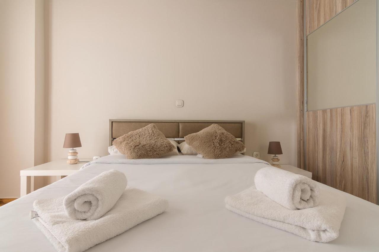 Beautiful And Spacious Apartment In Pagrati เอเธนส์ ภายนอก รูปภาพ