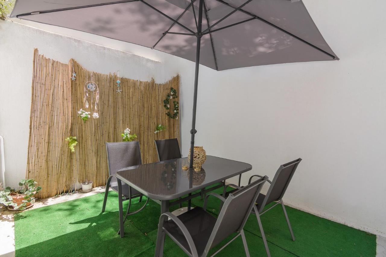 Beautiful And Spacious Apartment In Pagrati เอเธนส์ ภายนอก รูปภาพ