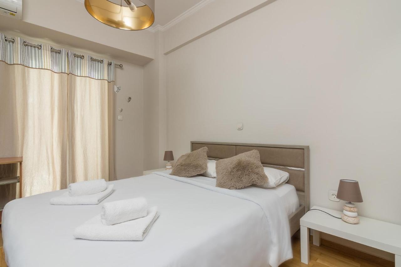 Beautiful And Spacious Apartment In Pagrati เอเธนส์ ภายนอก รูปภาพ
