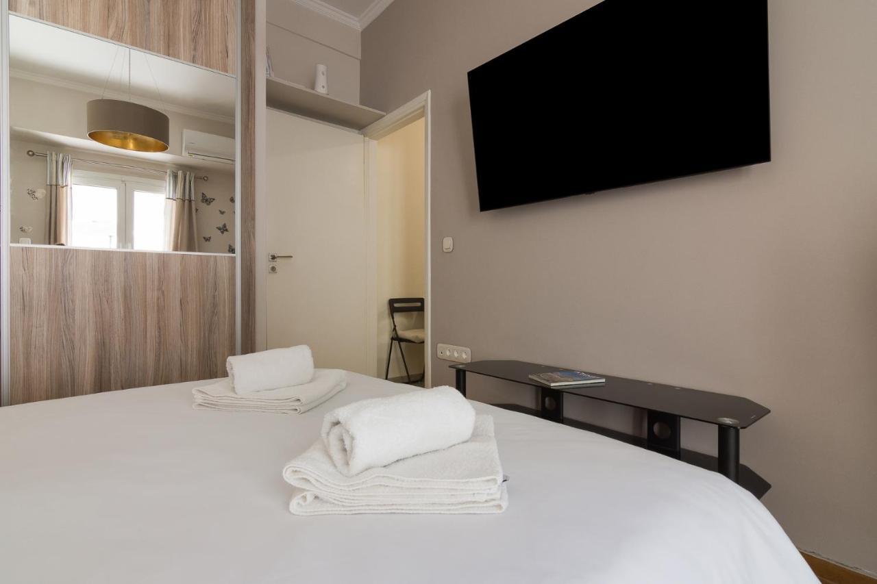Beautiful And Spacious Apartment In Pagrati เอเธนส์ ภายนอก รูปภาพ